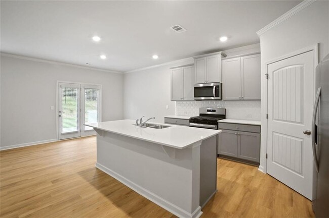 Building Photo - 136 Hampton Ter