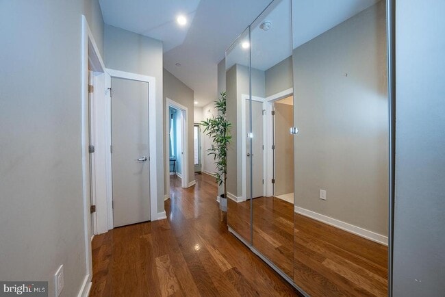 Building Photo - 1326 N Mascher St