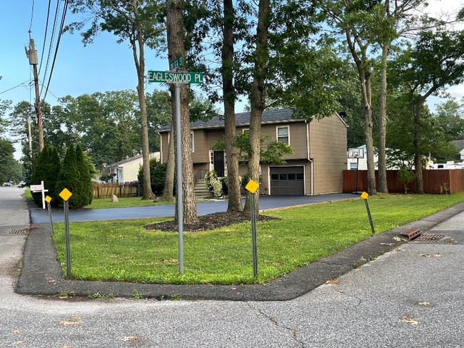 Building Photo - 711 Chelsea St