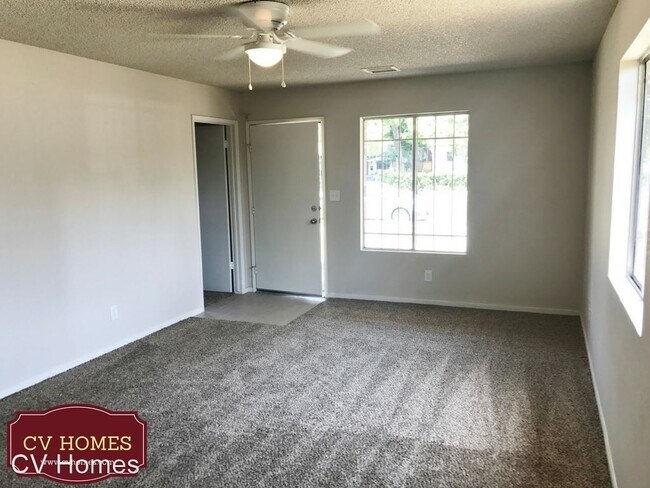 Foto del edificio - 4 br, 2 bath House - 4190 E. Mckenzie Ave.