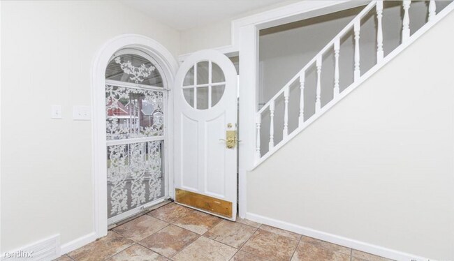 Foto del edificio - 3 br, 3 bath House - 6231 Barrie St