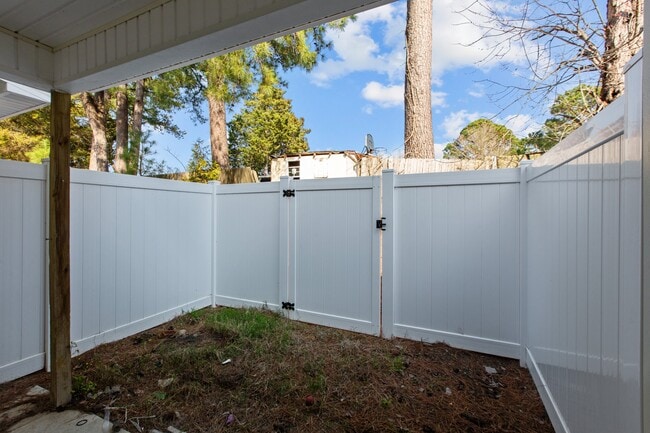 Building Photo - 1533 Pinebrook Court