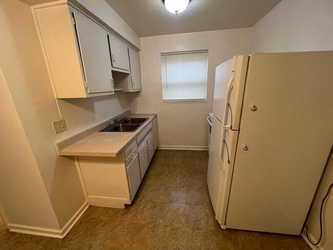 Photo - 246 Basswood Ave Apartment