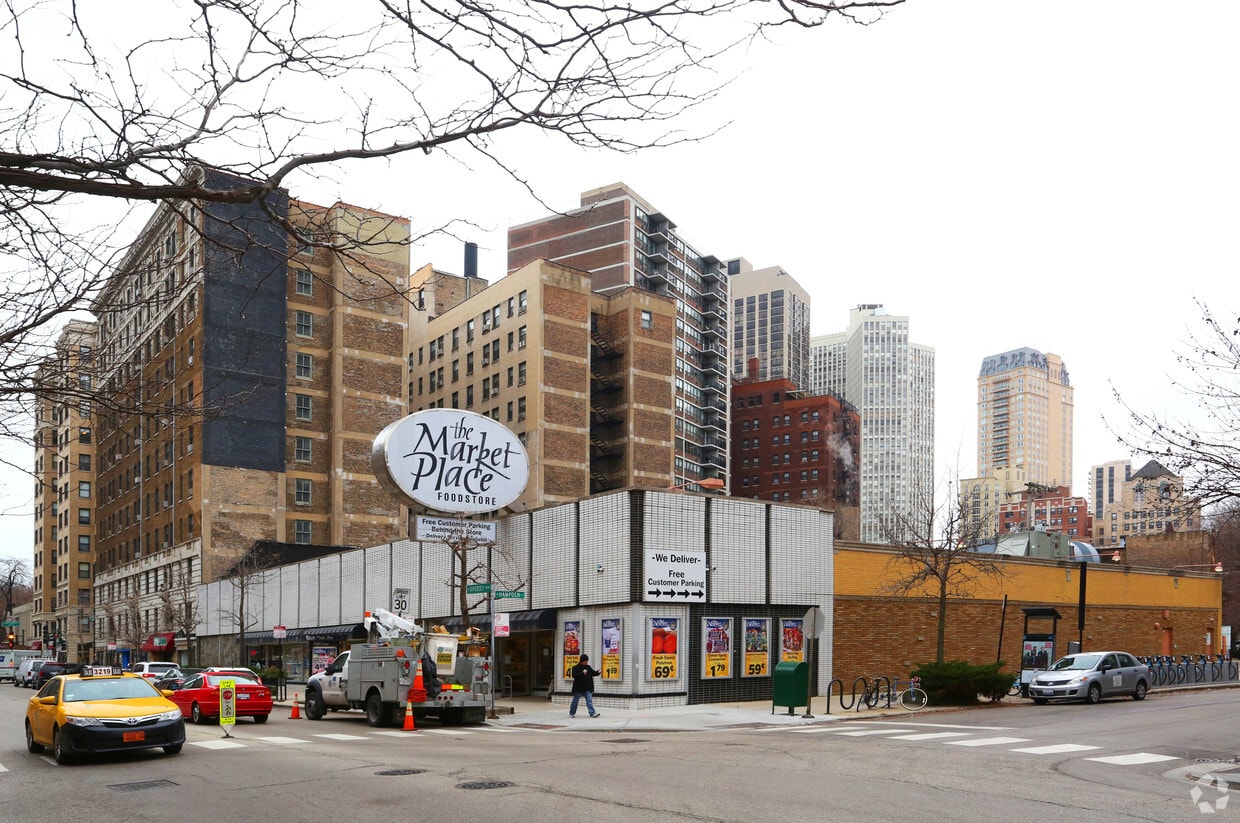 Building Photo - 521 W Diversey Pky