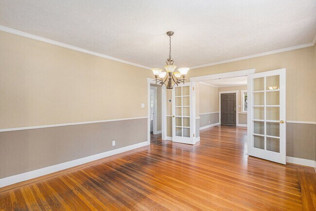 Foto del edificio - 3229 Central Ave