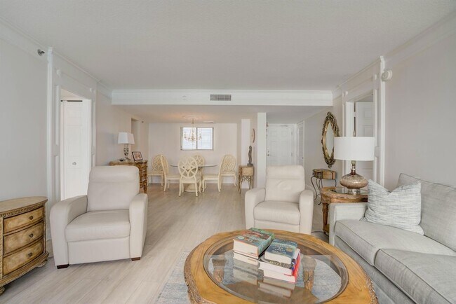 Foto del edificio - 200 Ocean Trail Way