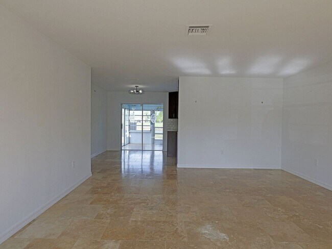 Building Photo - Fort Myers 2150
