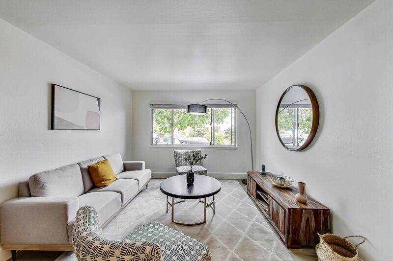 Foto principal - 1221 E 20th St