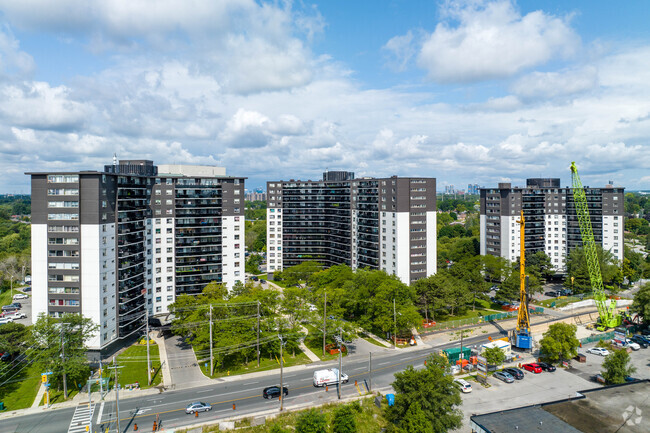 Photo du bâtiment - Danforth Estates