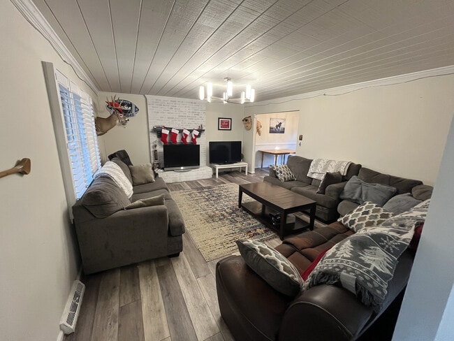 Building Photo - 120 Beverly Hills Cir