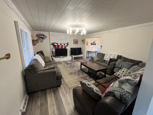 Foto del edificio - 120 Beverly Hills Cir