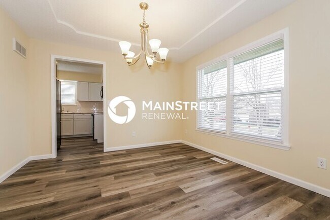 Foto del edificio - 3 Bedroom Pet-Friendly Home in BLUE SPRINGS, MO with Main Street Renewal