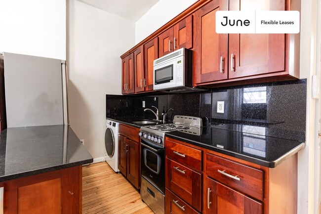 Building Photo - 885 9th Ave