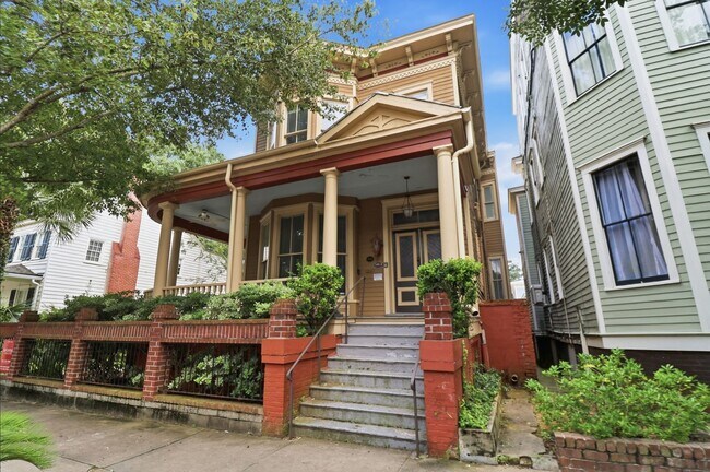Building Photo - 109 E Park Ave