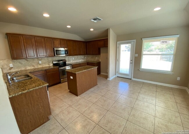 Building Photo - 128 Kasper Dr