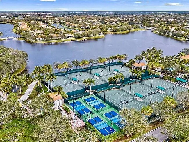 Foto del edificio - 6065 Islandwalk Blvd