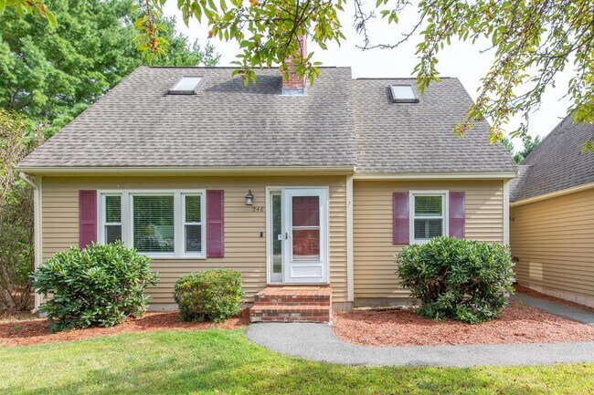 Foto del edificio - 246 Winding Pond Rd
