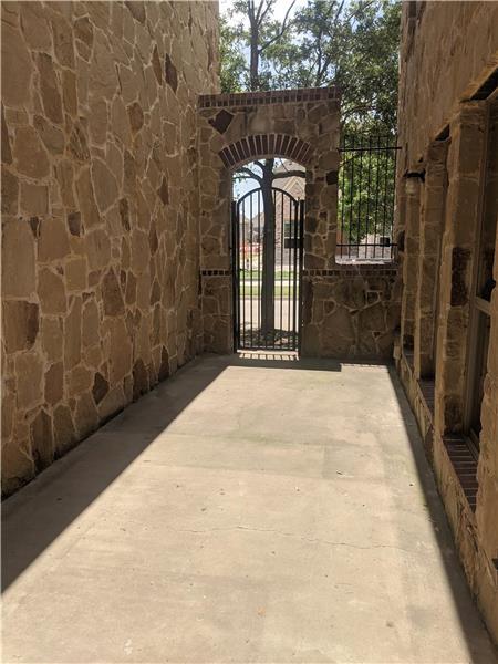 Foto del edificio - 8808 Paradise Dr