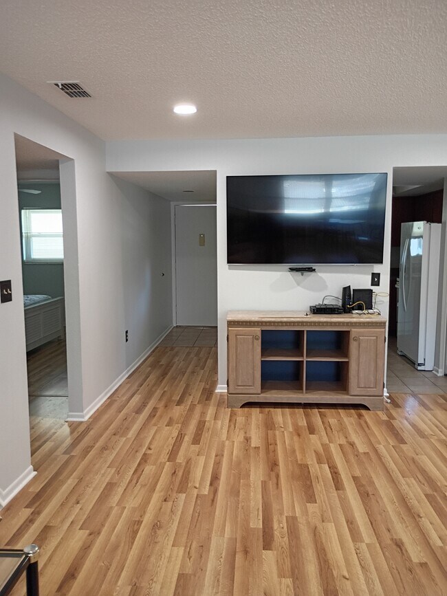 Foto del edificio - 9881 113th St