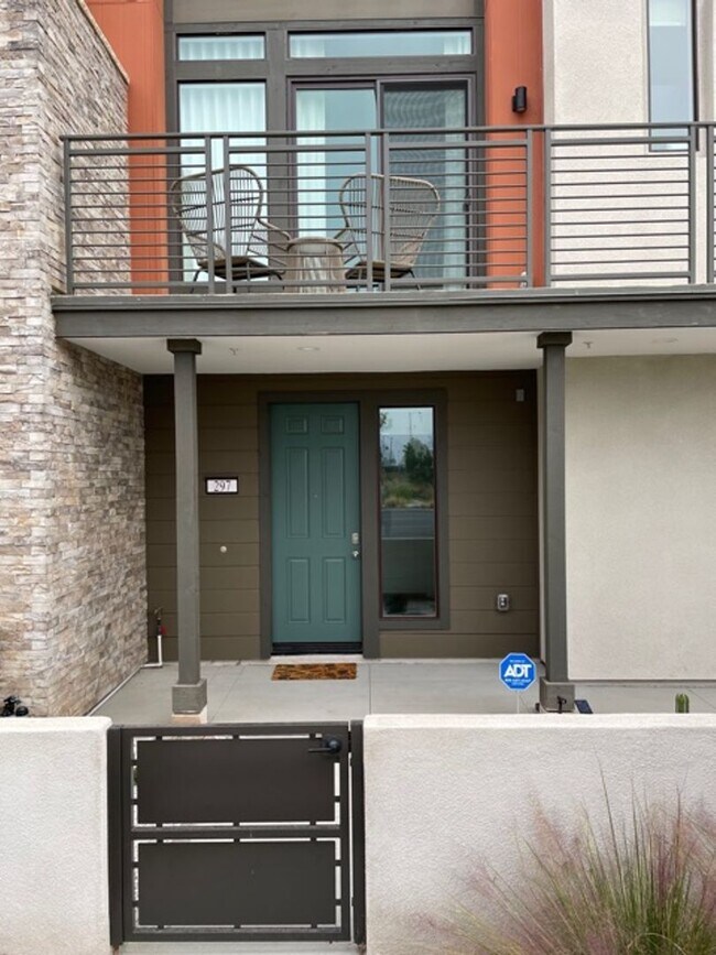 Building Photo - 3 story Home in Irvine