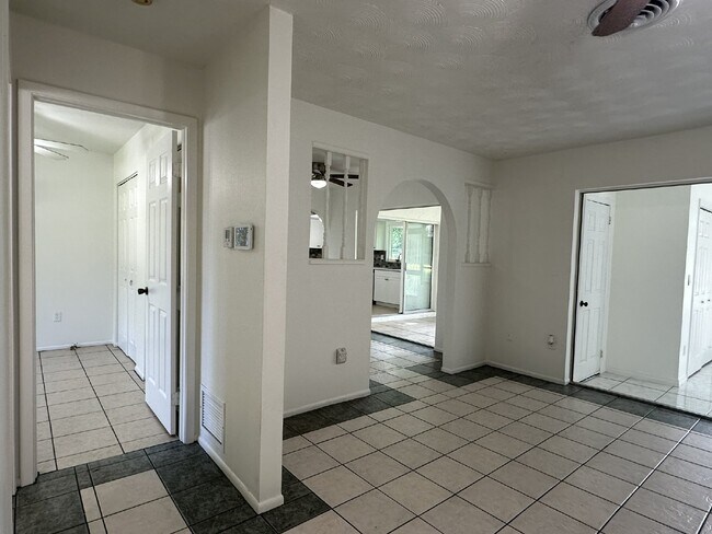 Foto del edificio - Charming 2/2 with possible 3rd bedroom