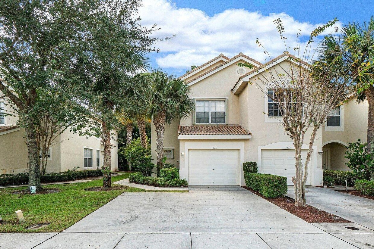 Foto principal - 1026 Woodfield Rd