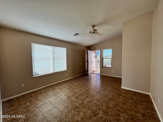 Foto del edificio - 8820 N Mesquite Bluffs Pl