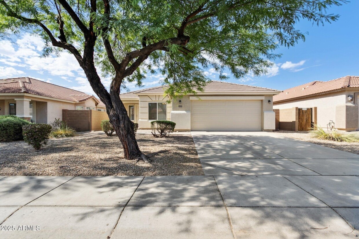 Primary Photo - 17513 W Caribbean Ln