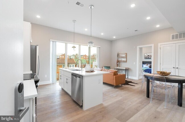 Foto del edificio - 52 W Washington Ln