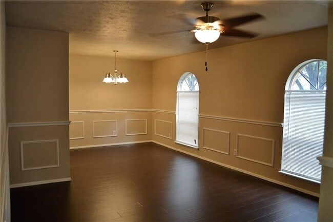 Foto del edificio - 2937 Emberwood Dr