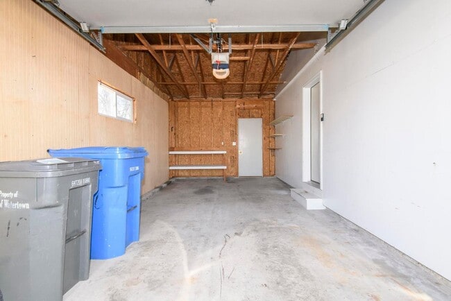 Building Photo - 208 Applewood Ln