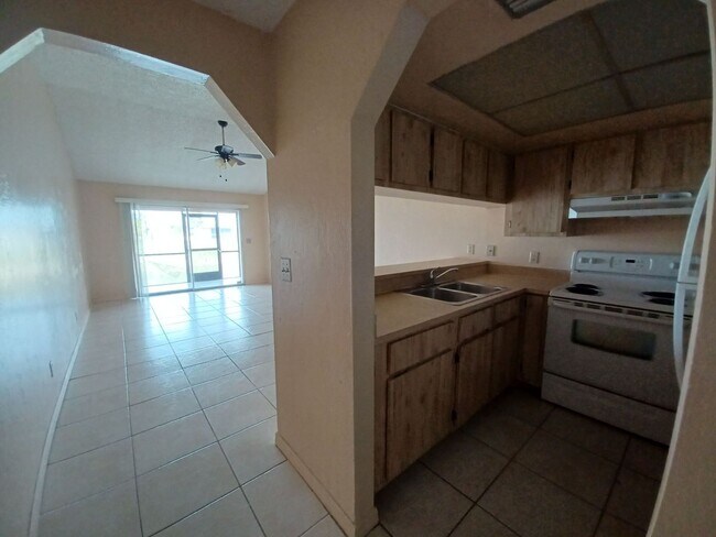 Building Photo - SW area Apartment on a fresh a water canal