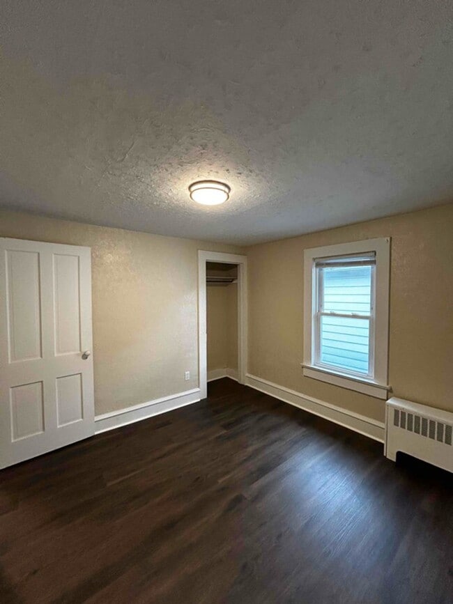 Foto del edificio - 327-329 Fremont Avenue