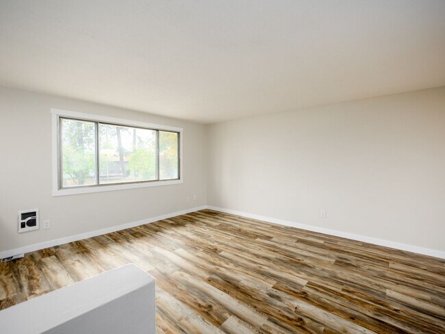 Foto del edificio - Great opportunity for duplex in Cheney