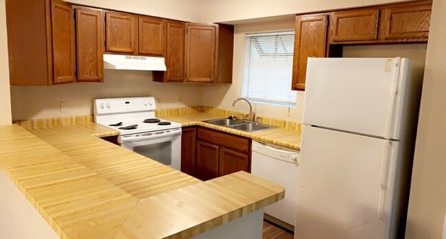 Building Photo - 3329 Country View