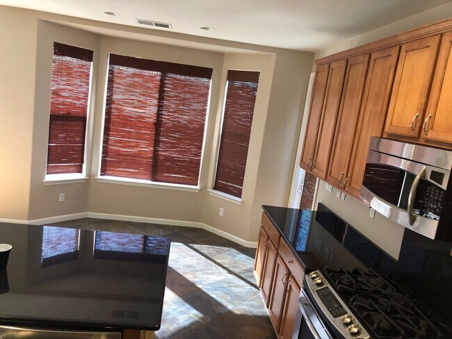 Foto del edificio - Beautiful 3 B/D 2.5 BA House in Roseville-COMING VERY SOON! ACT FAST AND APPLY NOW AS THIS PROPER...