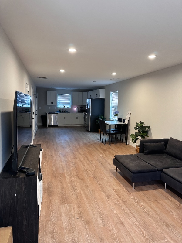 Foto del edificio - 716 Evening Shade Ln