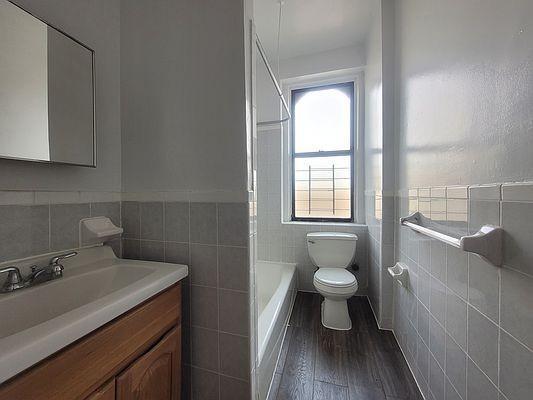 Foto del edificio - 1 bedroom in BRONX NY 10470