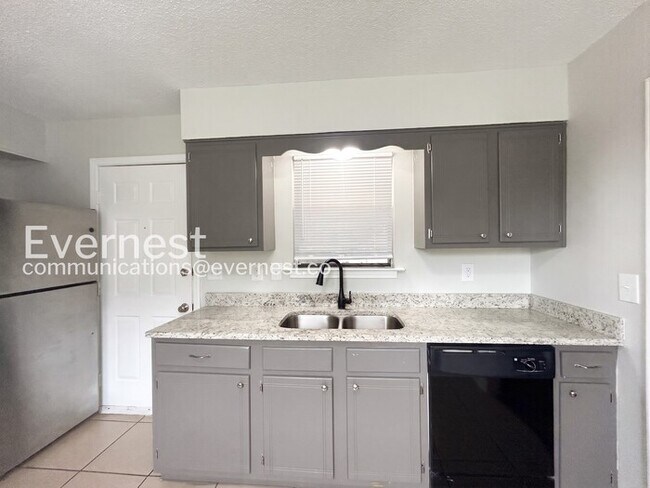 Building Photo - 3352 Brownbark Dr