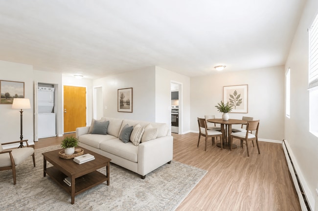 Building Photo - Country Manor Apartment Homes