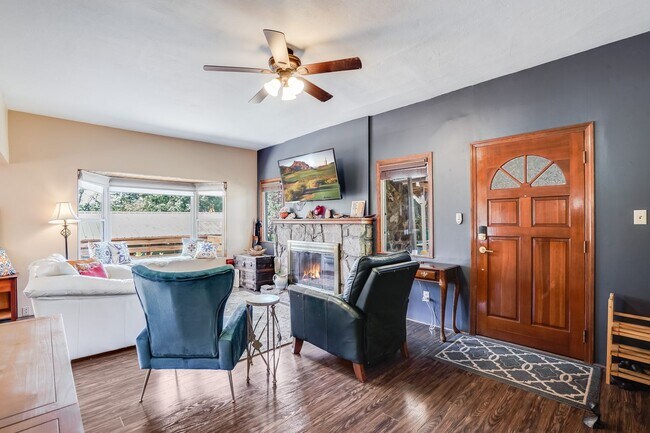 Foto del edificio - Charming 3 bed, 2 bath Craftsman Cottage in the Heart of Oak Grove