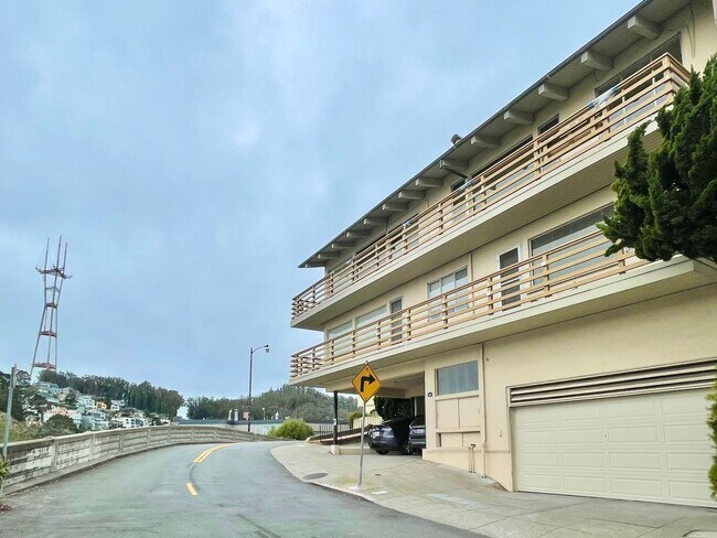 Foto del edificio - Immaculately Updated Ashbury Heights 1BR/1...