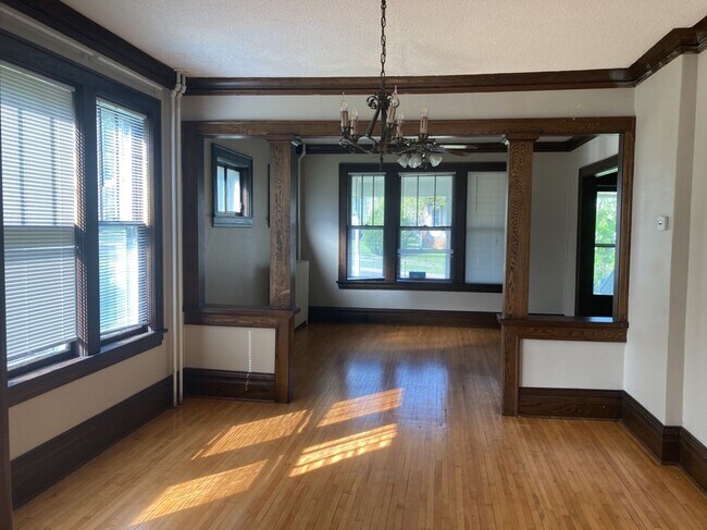 Foto del edificio - AVAILABLE JUNE - 4 Bed 1.5 Bath Spacious Home