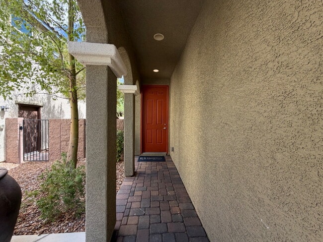 Building Photo - 4 BED 2.5 BATH 2 CAR GARAGE SINGLE FAMILY HOME W/ FULLY LANDSCAPED BACKYARD. THIS WAS FORMER MODE...