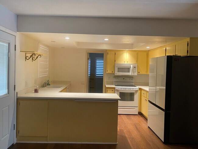 Building Photo - Gorgeous University Heights Home