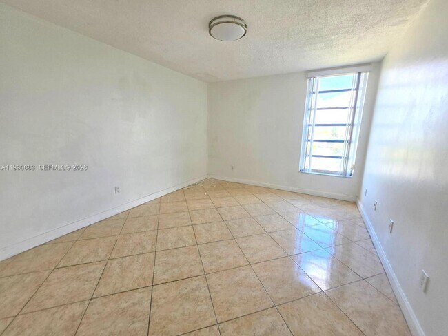 Foto del edificio - 310 Fontainebleau Blvd