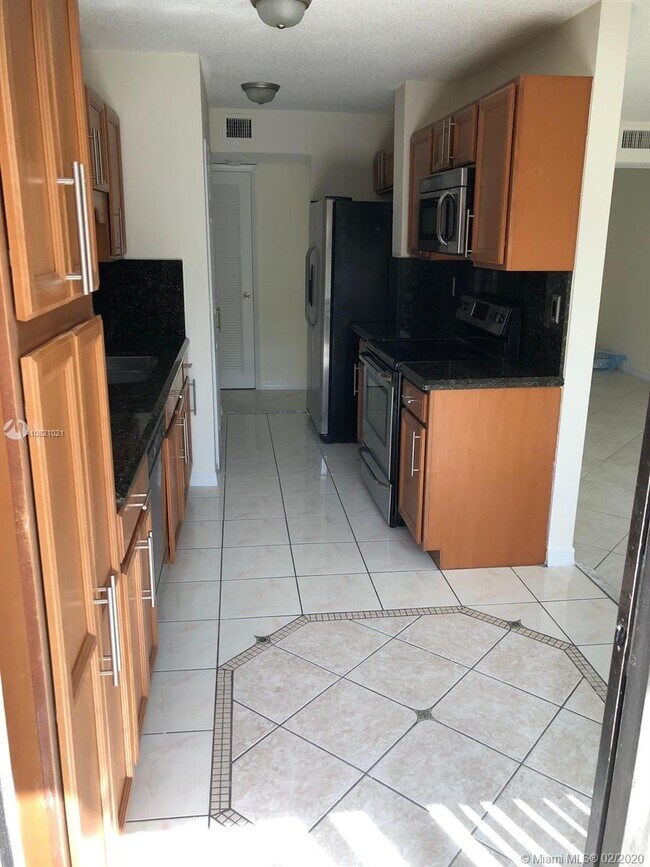 Foto del edificio - 3590 Blue Lake Dr