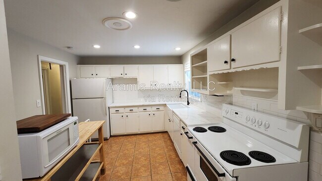 Building Photo - 1032 Homewood Ct