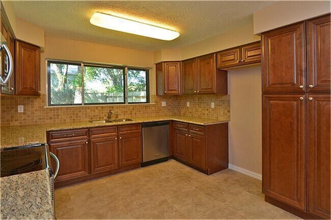Building Photo - 6012 Leafwood Cir