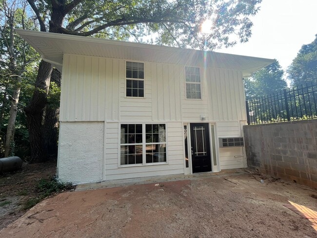 Building Photo - 3923 Fraser Cir